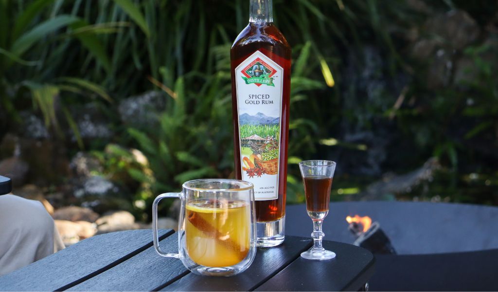 How to Drink Rum in Winter: Warm Cocktails, Classics & Tropical Recipes